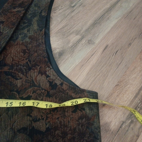 Floral Patterned Vest - Picture 3 of 5